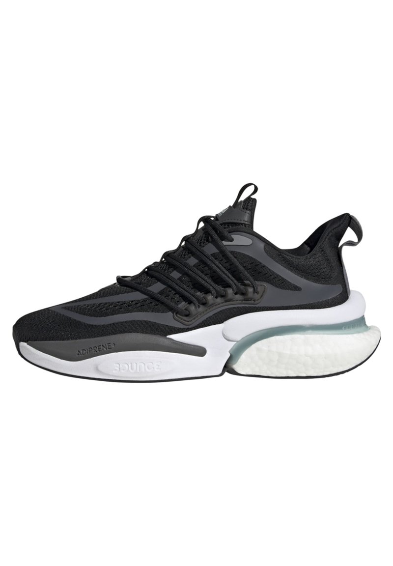 Chaussure de sport noire avec une tige en mesh, des accents gris et une semelle intermédiaire blanche avec une section translucide. Équipée d'un système de laçage.