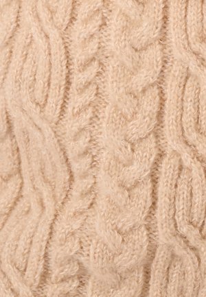 Tissu en tricot beige présentant des motifs tressés complexes et une texture douce, idéal pour des vêtements ou des accessoires chauds.
