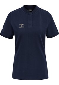 Marineblå polo skjorte lavet af bomuldsblanding. Har en knap-fundet krave og korte ærmer. Logo på venstre bryst og på ærmet. Glat struktur.