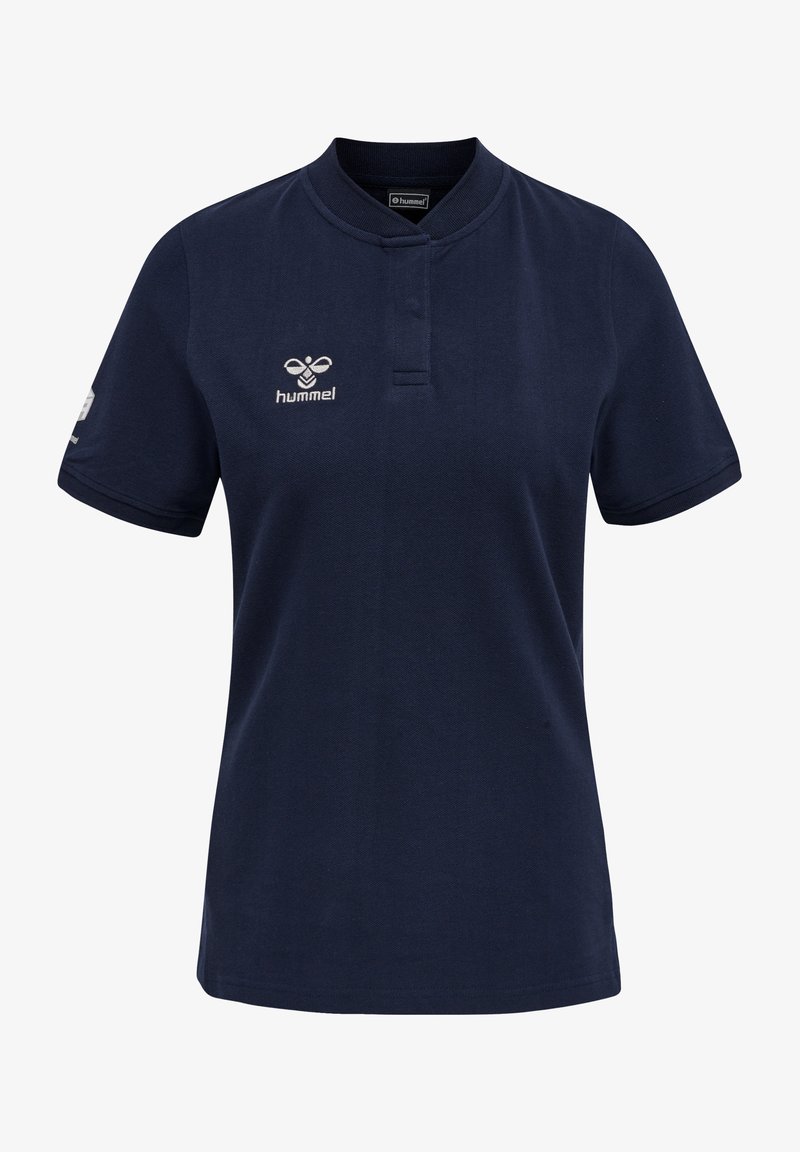 Navyblaues Polohemd aus Baumwollmischung. Hat einen knöpfbaren Kragen und kurze Ärmel. Logo auf der linken Brust und am seitlichen Ärmel. Glatte Textur.