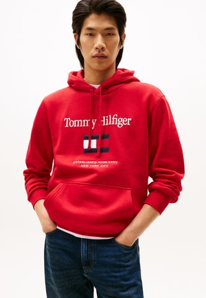 Tommy Hilfiger, EMBRO FLAG - Kapuzenpullover - medium red