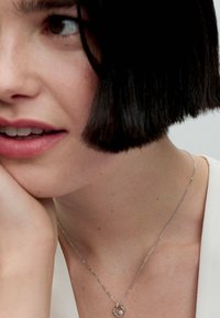 Pandora SHAPED PAVÉ CIRCLE COLLIER - Verižica - silver coloured