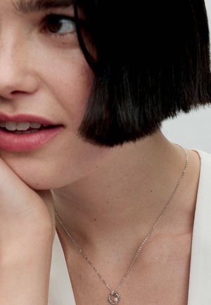 Pandora SHAPED PAVÉ CIRCLE COLLIER - Collier - silver coloured