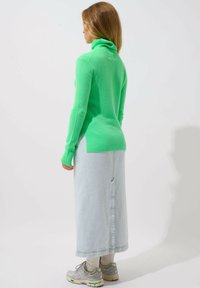 Authentic Cashmere FORNET zielony neon