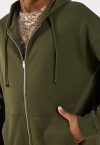 Thumbnail Image 10