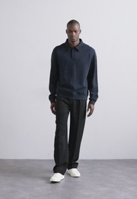 Filippa K Melegítőfelső - navy