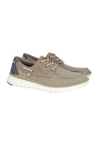 Zapatos de cordones con parte superior de lona beige, acentos en ante marrón y suela de goma blanca. Presentan costuras en contraste y un collar acolchado.