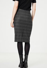 HALLHUBER Pennkjol - mottled dark grey