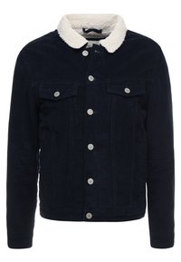 Marinblå kordjacka med en krämfärgad fuskpälskrage, silverdetaljer, två bröstfickor och knapplist framtill.