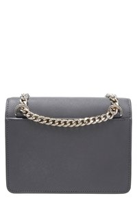 Szara torebka z imitacji skóry o strukturalnym kształcie, z złotym łańcuszkiem i gładką, teksturowaną powierzchnią.