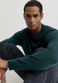 hessnatur Strickpullover - dunkelgrün