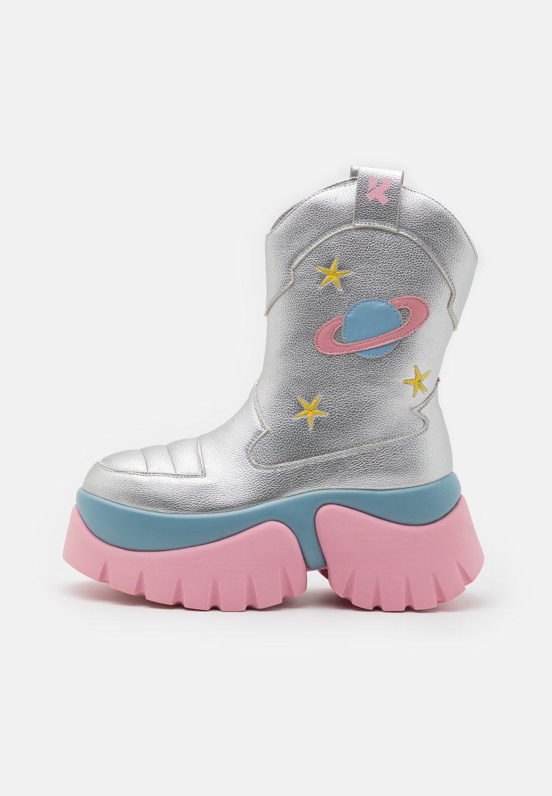 Koi Footwear A FAIRYTALE GALAXY - Μποτάκια πλατφόρμα - silver/pink