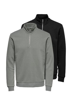 To langærmede half-zip sweatshirts, en grå foran og en sort bagved, begge med opretstående kraver og ribstrikkede manchetter og kanter.