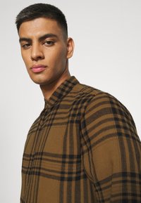 Only & Sons ONSNATE LIFE CHECK SHIRT - Camisa - kangaroo