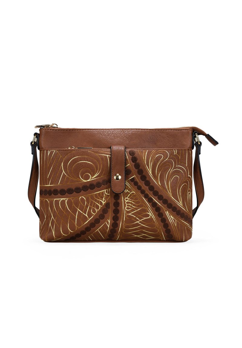 Bolso de cuero marrón con patrones dorados en relieve y cierre a presión. Presenta una correa desmontable y acentos de textura en contraste.