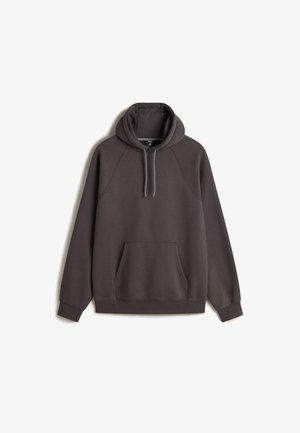 Huvtröja i mörkgrått, i en bomullsblandning. Har en justerbar huva, ficka fram och ribbade manschetter och fåll.