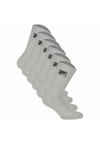 Calcetines de algodón gris tipo crew en un paquete de seis, con textura acanalada y un logo negro en el puño. Diseño suave y cómodo.
