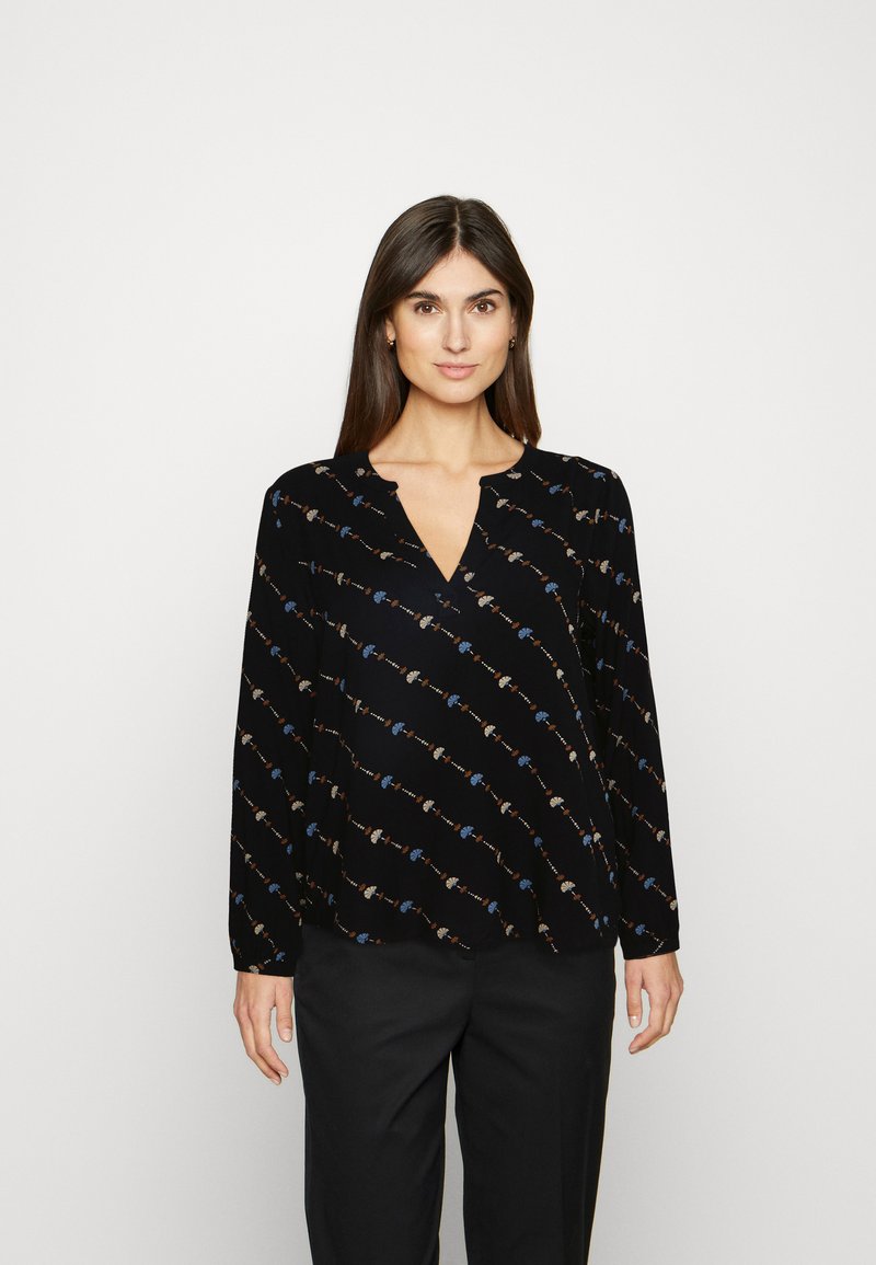 T-shirt de manga longa preta com decote em V, apresentando um padrão de motivos florais coloridos por toda a peça. Feita de tecido leve.