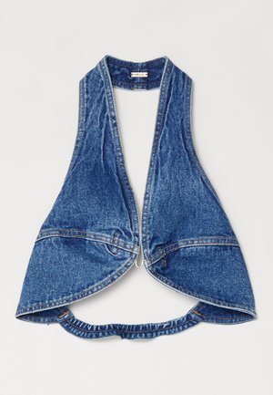 Denim vest i blå med ærmeløs snit, der har en dyb V-halsudskæring, åben front og indsamlet ryg. Forstærkede sømme og lynlåsdetaljer.