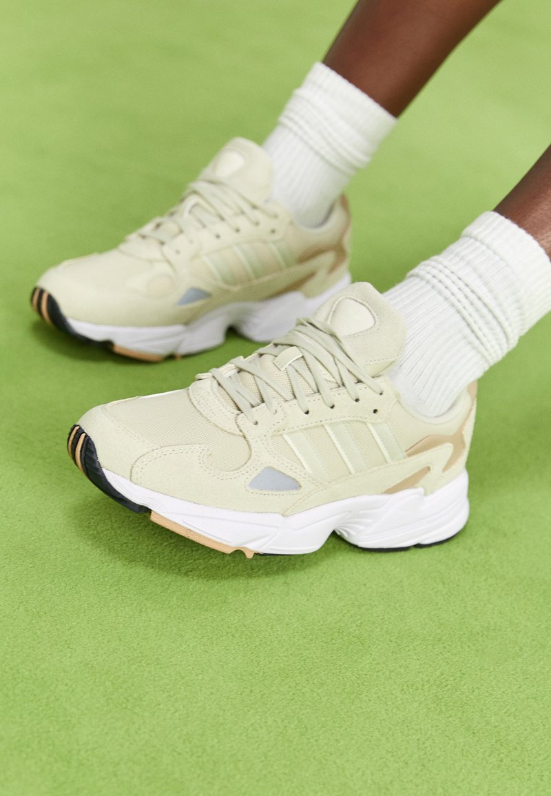 adidas gazelle silver green womens Adidas Falcon W main image 1