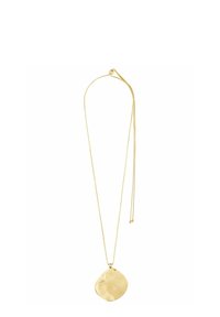 Gouden ketting met een dunne schakel en een grote, onregelmatige, glanzende hanger met een gladde, golvende oppervlakte.
