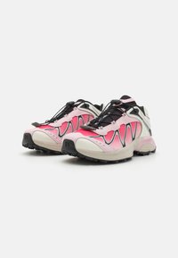 Salomon Sportstyle XT-WHISPER UNISEX - Sapatilhas - fairy tale/black/silver-coloured