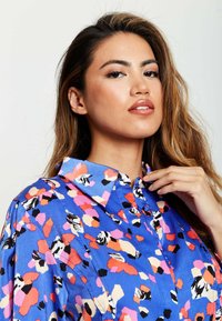 Liquorish Button-down blouse - blue
