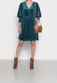 Love Copenhagen Cocktailklänning - mottled teal