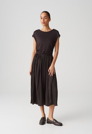 OPUS REGULAR MIDI FIT - Day dress - midnight brown