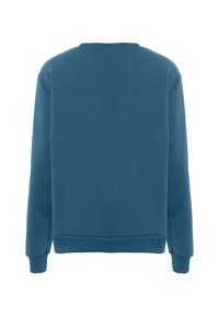 Sudadera azul con cuello redondo, mangas largas y dobladillo acanalado. Textura suave con costuras mínimas y sin gráficos o patrones visibles.