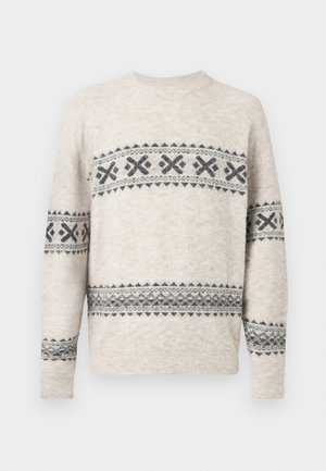 Maglione beige lavorato a maglia con motivi geometrici grigi sul petto e sulle maniche, scollo a giro e polsini a costine. Tessuto morbido e vestibilità comoda.