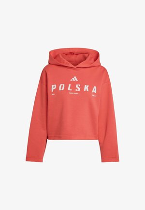 Korallowa krótka bluza z kapturem, długimi rękawami oraz białym napisem "POLSKA", logo Adidasa, "2026", "Winter Sports" i "Team PL" na przodzie.