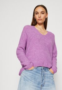 Mos Mosh THORA V-NECK - Pulover - iris orchid
