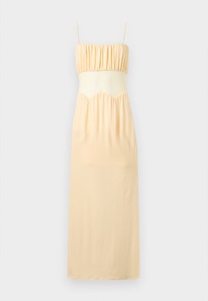 Robe maxi jaune clair sans manches avec fines bretelles, bustier froncé et détail de ceinture à festons.