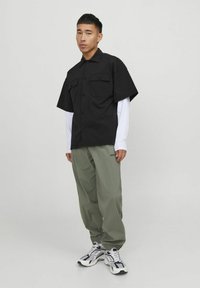 Jack & Jones RELAXED FIT - Hemd - black
