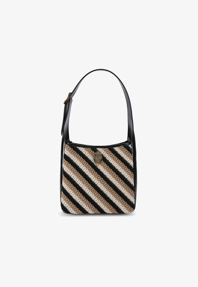 Torebka dziergana z ukośnymi czarnymi i beżowymi paskami, z czarnym skórzanym paskiem i ozdobnym złotym metalowym akcentem z przodu.