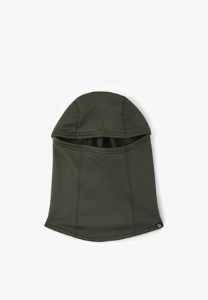 Mørkegrøn balaclava med syede paneler og et åbent ansigtsområde, lagt fladt på en hvid baggrund.