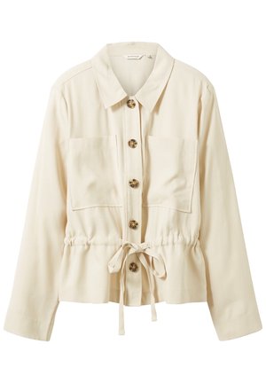 Lysebeige langærmet skjortejakke med store forlommer, skildpaddemønstrede knapper, krave og justerbart taljebånd.