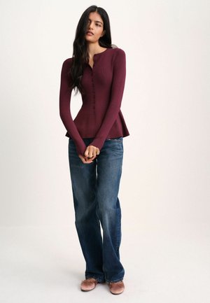 THE SET, REGULAR FIT - 2 PACK FINE KNIT BUTTON THROUGH CARDIGANS - Strickjacke - navy blue bugundy red