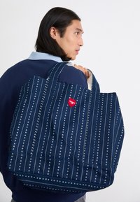 Carhartt WIP - DREWE TOTE BIG UNISEX - Kandekott - heart pinstripe/ink/natural Väikepilt 1