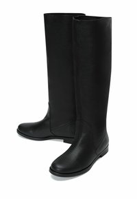 Bottes en cuir noir montantes avec une finition texturée, bout rond, petit talon et design sans couture. Le matériau semble durable et flexible.