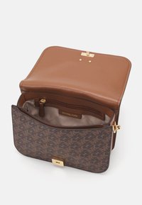 MICHAEL Michael Kors DELANCEY - Cross body bag - brown