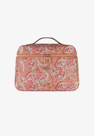 Trousse de toilette rectangulaire rose avec un motif paisley floral multicolore, deux tirettes de fermeture éclair et une poignée marron sur le dessus.