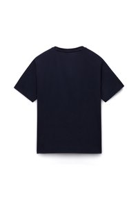 Gładki ciemnogranatowy t-shirt z krótkim rękawem, pokazany od tyłu, z okrągłym dekoltem na białym tle.