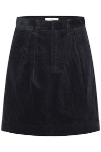 Sötétkék kordbársony szoknya, enyhén bővülő fazonnal, pliszírozott elülső résszel és sima derékrésszel. Jellemzői a függőleges csíkok és a sima szegés.