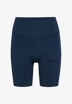 Granatowe, sportowe szorty z wysokim stanem, dopasowanymi nogawkami oraz małym czarnym logo "hummel" na lewej udzie na białym tle.
