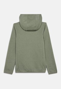 Φωτεινό πράσινο μπουφάν με κουκούλα, υφασμάτινη υφή, με φερμουάρ μπροστά, τελειωμένες μανσέτες και πλευρικές σχισμές για ευκολία κίνησης.