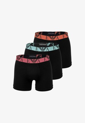 Drei Paare schwarze Boxershorts mit elastischen Taillenbändern in Koralle, Blau und Schwarz, mit dem Emporio Armani-Logo und einem markanten Muster.