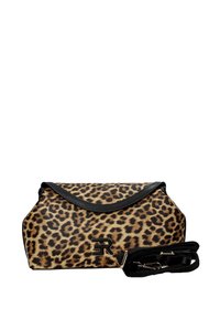 Borsa a tracolla con stampa leopardata e profili in pelle nera, chiusura con patta inclinata e tracolla rimovibile. Presenta un logo ben visibile sul davanti.