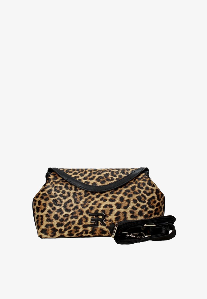 Borsa a tracolla con stampa leopardata e profili in pelle nera, chiusura con patta inclinata e tracolla rimovibile. Presenta un logo ben visibile sul davanti.